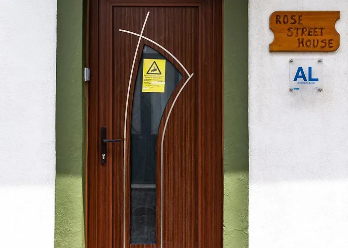 Rose Street House * أنغرا دو إِراويزو